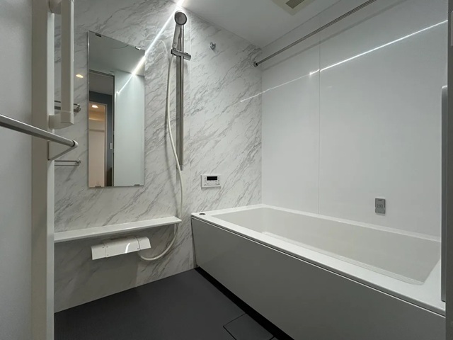 町田市三輪緑山3丁目の中古マンション1階部分のバスルームの写真