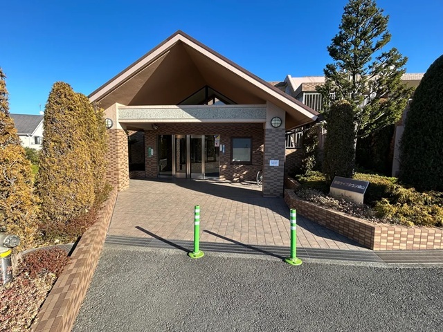 町田市三輪緑山3丁目の中古マンション1階部分のエントランスの写真