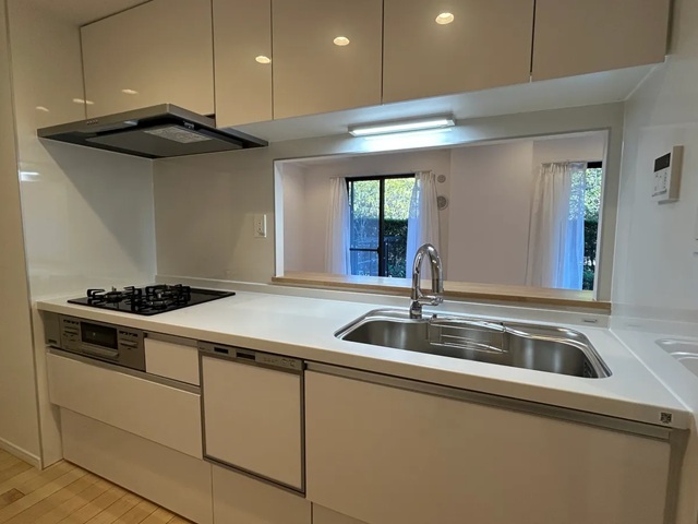 町田市三輪緑山3丁目の中古マンション1階部分のキッチン2枚目の写真