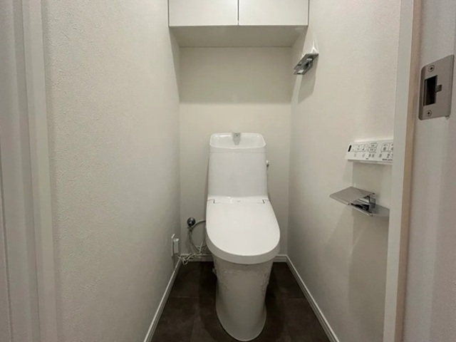 町田市三輪緑山3丁目の中古マンション1階部分のトイレの写真