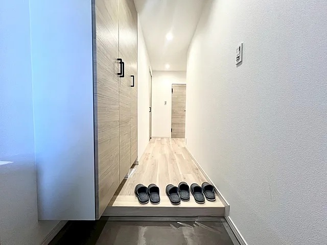 町田市中町3丁目の中古マンション2階部分の玄関の写真