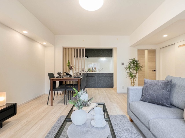 町田市中町3丁目の中古マンション2階部分のリビングの写真