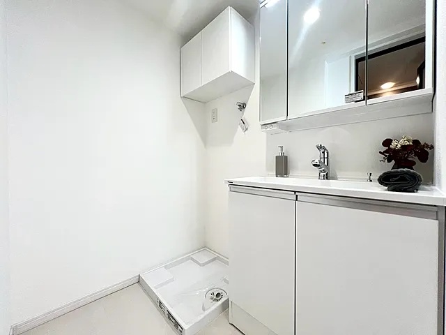 町田市中町3丁目の中古マンション2階部分の洗面化粧台の写真