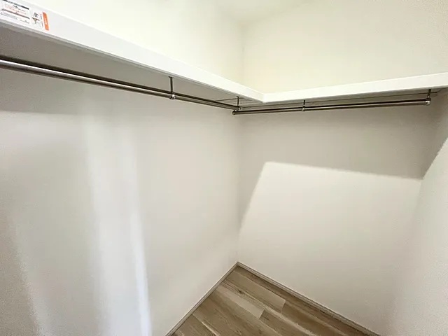 町田市中町3丁目の中古マンション2階部分のウォークインクローゼットの写真