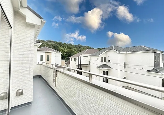 町田市成瀬2丁目の新築戸建てAのバルコニーの写真