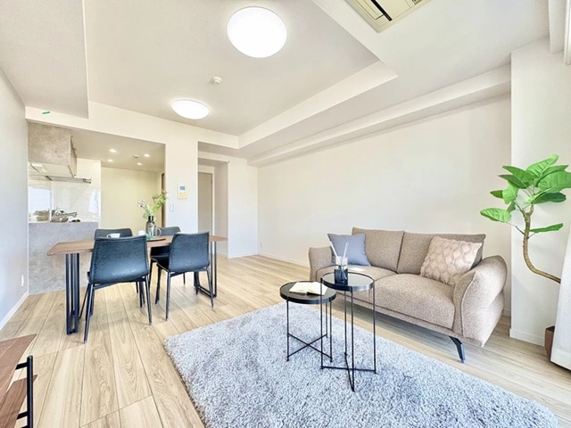 町田市成瀬6丁目の中古マンション11階部分のリビングの写真