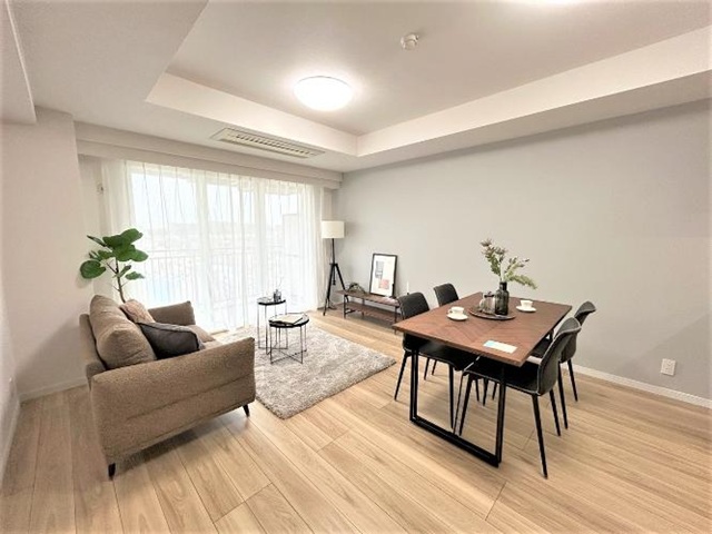 町田市成瀬6丁目の中古マンション11階部分のリビングの写真