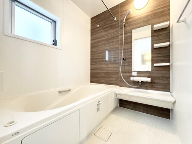 町田市西成瀬3丁目の中古戸建てのバスルームの写真