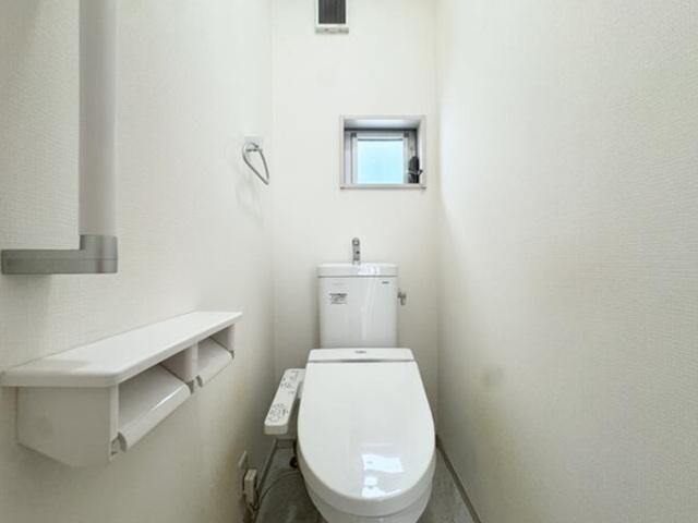 町田市西成瀬3丁目の中古戸建てのトイレの写真
