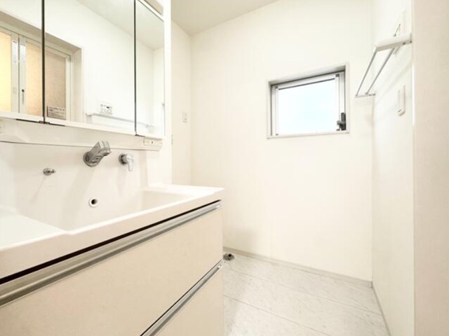 町田市西成瀬3丁目の中古戸建ての洗面化粧台の写真