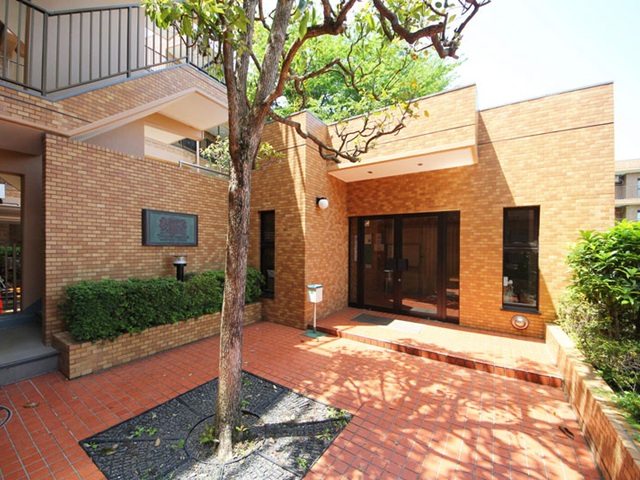 町田市能ヶ谷2丁目の中古マンション1階部分のエントランスの写真