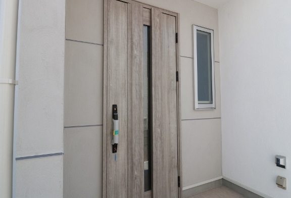 町田市野津田町の新築戸建て4号棟の玄関の写真