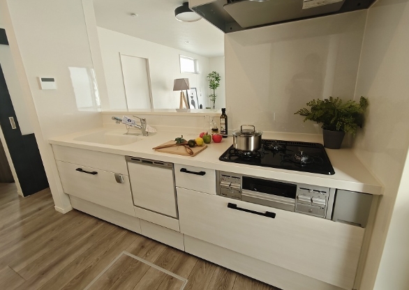 町田市野津田町の新築戸建て4号棟のキッチンの写真
