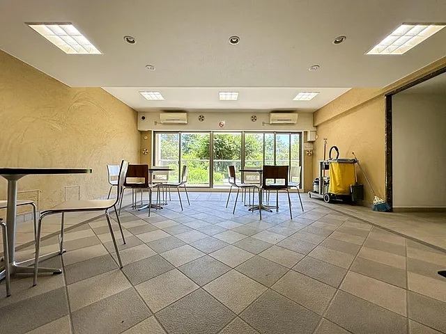 町田市小山ヶ丘1丁目の中古マンション9階部分の共用部分の写真