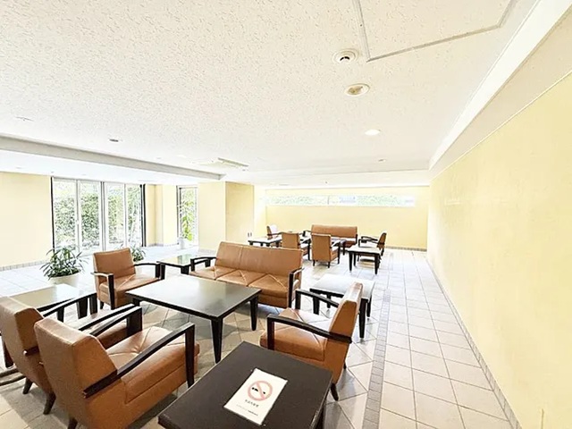 町田市小山ヶ丘1丁目の中古マンション9階部分の共用部分の写真