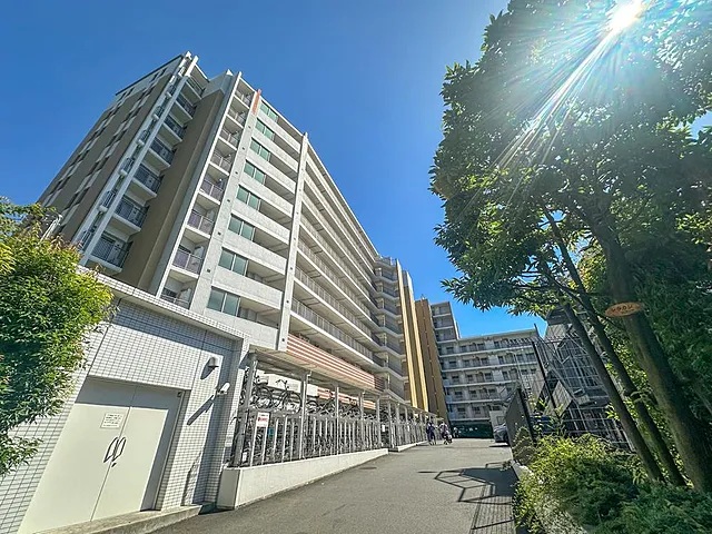 町田市小山ヶ丘1丁目の中古マンション9階部分の外観2枚目の写真