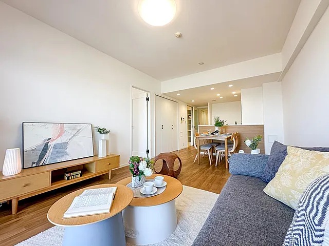 町田市小山ヶ丘1丁目の中古マンション9階部分のリビングの写真