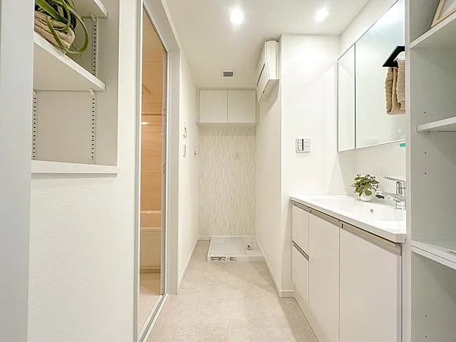 町田市小山ヶ丘1丁目の中古マンション9階部分の洗面化粧台の写真