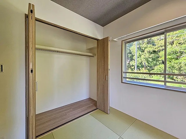 町田市小山ヶ丘4丁目の中古マンション3階部分の収納の写真
