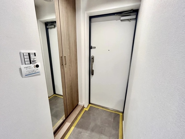 町田市小山ヶ丘4丁目の中古マンション3階部分の玄関の写真