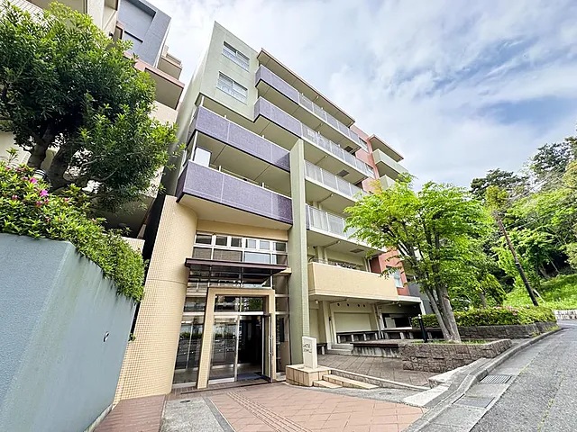 町田市小山ヶ丘4丁目の中古マンション3階部分の外観2枚目の写真