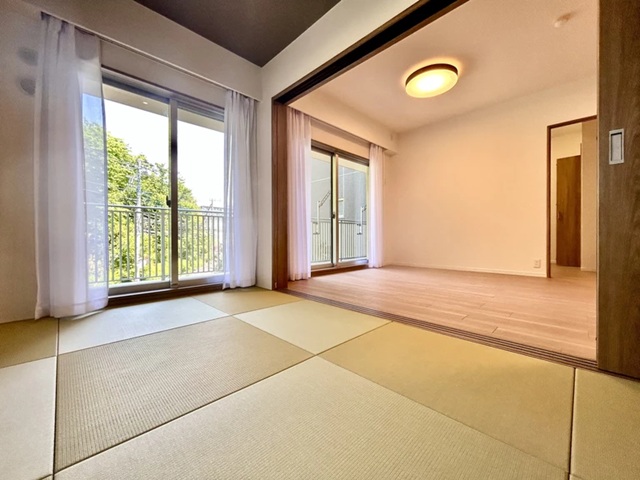 町田市小山ヶ丘4丁目の中古マンション3階部分の和室の写真