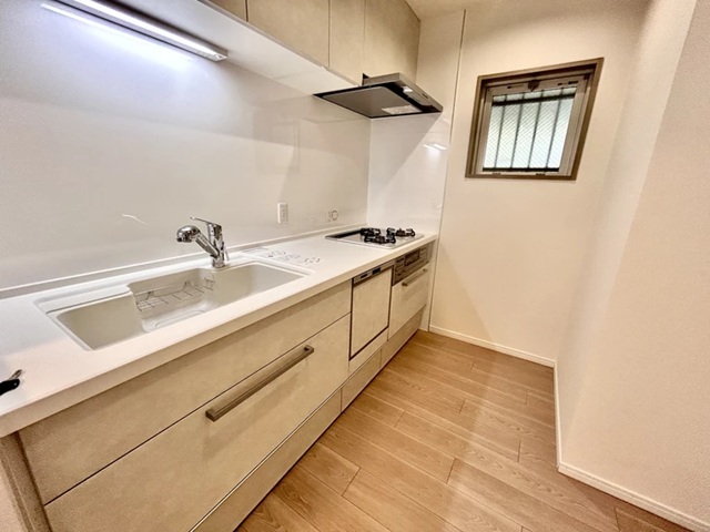 町田市小山ヶ丘4丁目の中古マンション3階部分のキッチンの写真