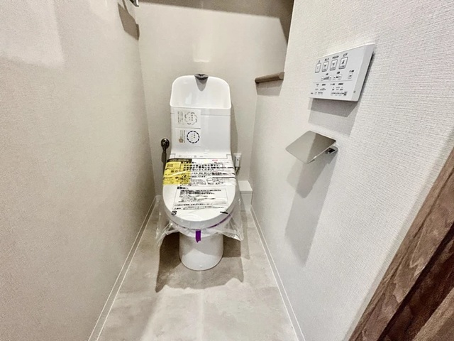 町田市小山ヶ丘4丁目の中古マンション3階部分のトイレの写真