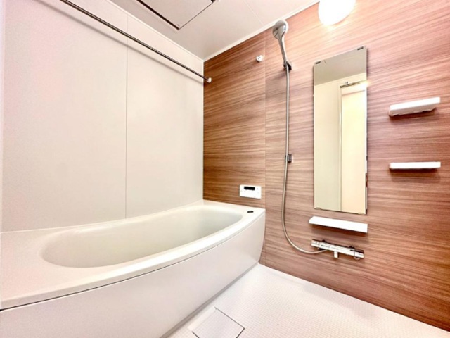 町田市小山ヶ丘5丁目の中古マンション7階部分のバスルームの写真