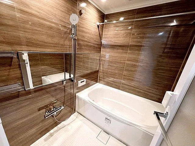 町田市小山ヶ丘5丁目の中古マンション7階部分のバスルームの写真