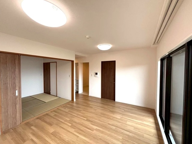 町田市小山ヶ丘5丁目の中古マンション7階部分のダイニングの写真