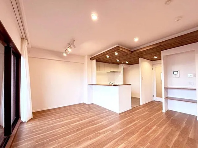 町田市小山ヶ丘5丁目の中古マンション7階部分のダイニングの写真