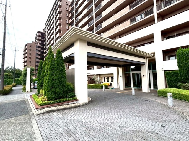 町田市小山ヶ丘5丁目の中古マンション7階部分のエントランスの写真