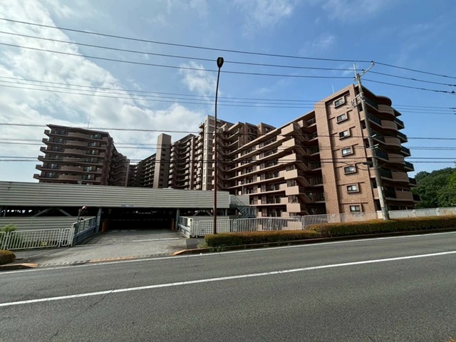 町田市小山ヶ丘5丁目の中古マンション7階部分の外観2枚目の写真