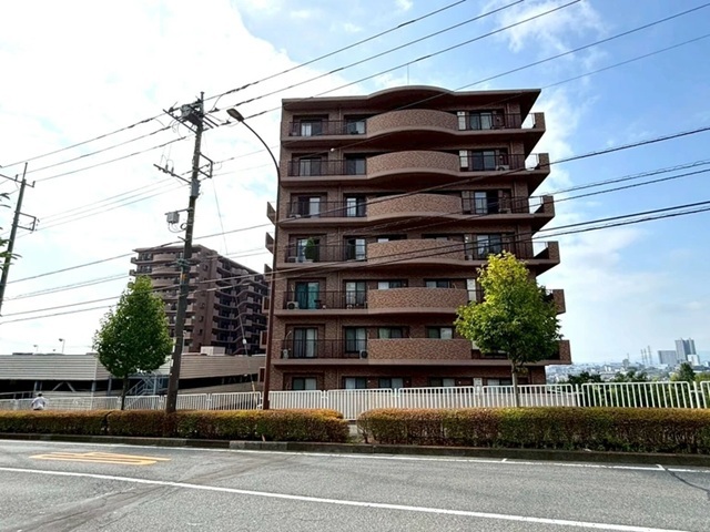 町田市小山ヶ丘5丁目の中古マンション7階部分の外観4枚目の写真
