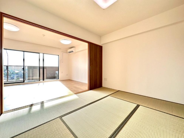 町田市小山ヶ丘5丁目の中古マンション7階部分の和室の写真