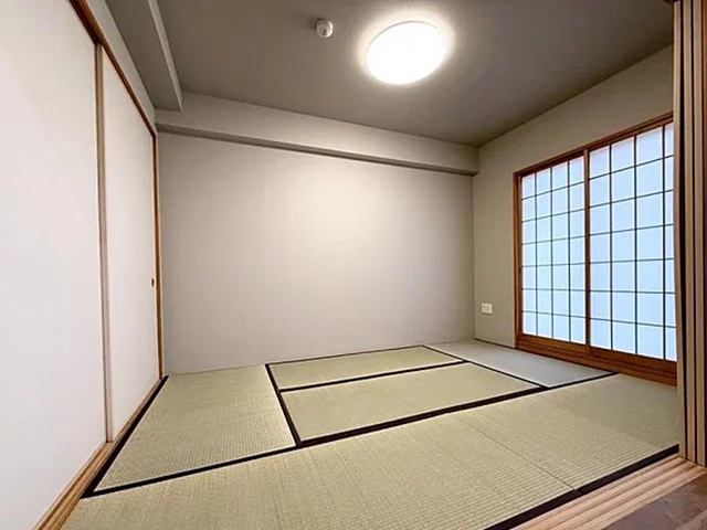 町田市小山ヶ丘5丁目の中古マンション7階部分の和室の写真