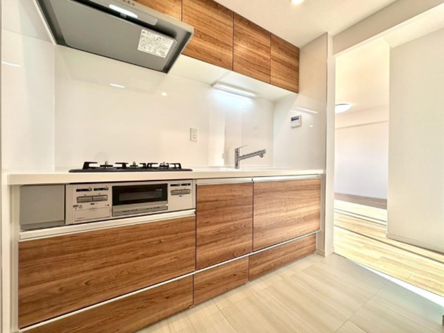 町田市小山ヶ丘5丁目の中古マンション7階部分のキッチンの写真