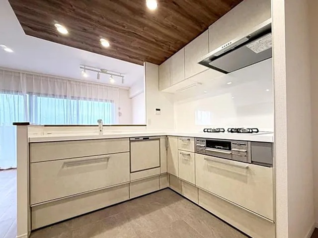 町田市小山ヶ丘5丁目の中古マンション7階部分のキッチンの写真