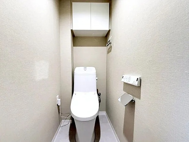 町田市小山ヶ丘5丁目の中古マンション7階部分のトイレの写真