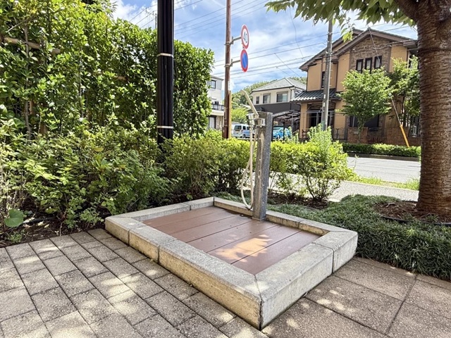 町田市小山ヶ丘6丁目の中古マンション1階部分のペット足洗い場の写真