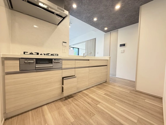 町田市小山ヶ丘6丁目の中古マンション1階部分のキッチンの写真