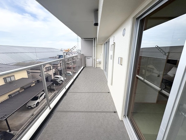 町田市小山町の中古マンション4階部分のバルコニーの写真