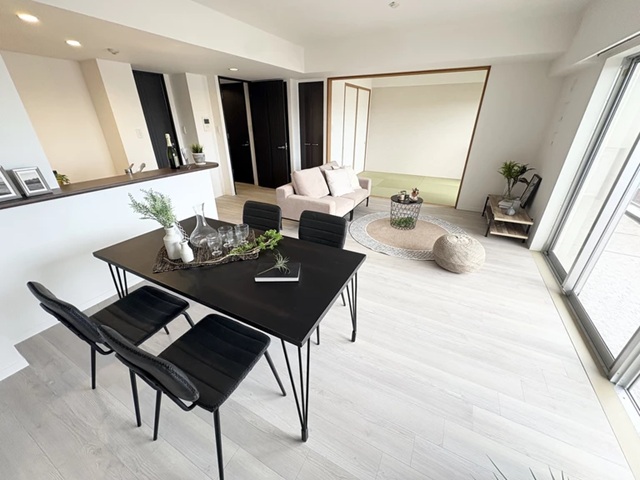 町田市小山町の中古マンション4階部分のダイニングの写真