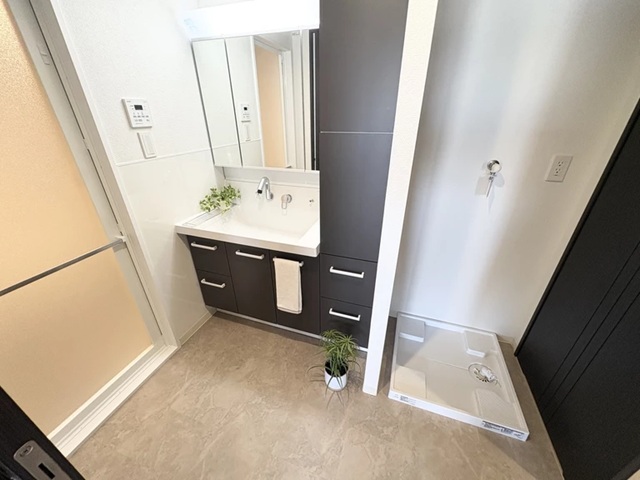 町田市小山町の中古マンション4階部分の洗面化粧台の写真