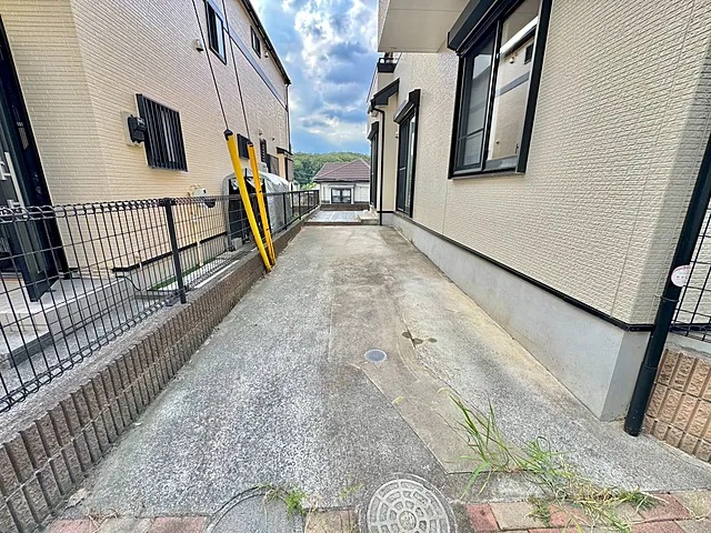 町田市小山町の中古戸建ての駐車場の写真