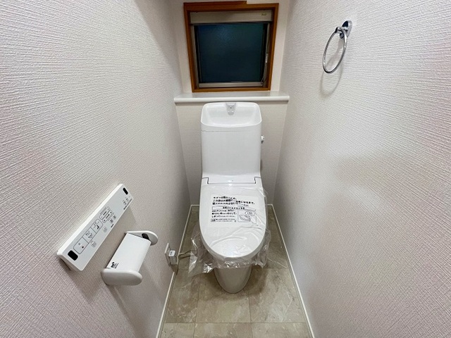 町田市小山町の中古戸建てのトイレの写真