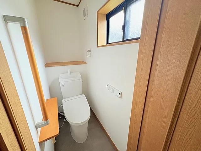 町田市小山町の中古戸建てのトイレの写真