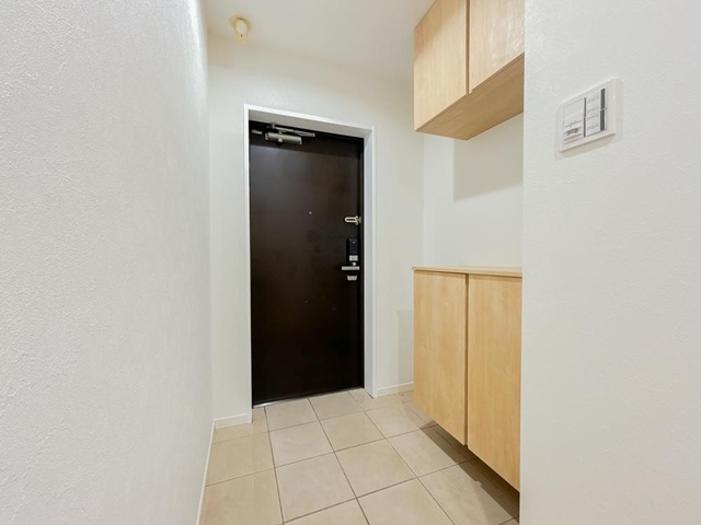 町田市忠生2丁目の中古マンション1階部分の玄関の写真