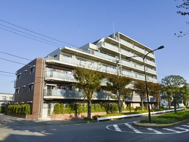 町田市忠生2丁目の中古マンション1階部分の外観の写真